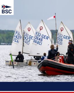 Das Trainingslager in Plau war wieder eine gute Vorbereitung für den Plauer Opti-Cupi des @plauer_wassersportverein_e.v (PWS). Trotz bescheidenen Wetters gab es viel Wasserzeit, Starts und Tonnenmannöver und Taktik konnten intensive geübt werden. Fast alle, die beim Training dabei waren, sind auch bei der Regatta an den Start gegangen. Vielen Dank an alle Treiner und Begleiter sowie das Team vom PWS für die tolle Regatta und die phantastische Gastfreundschaft.  

Fotos @segel_foto