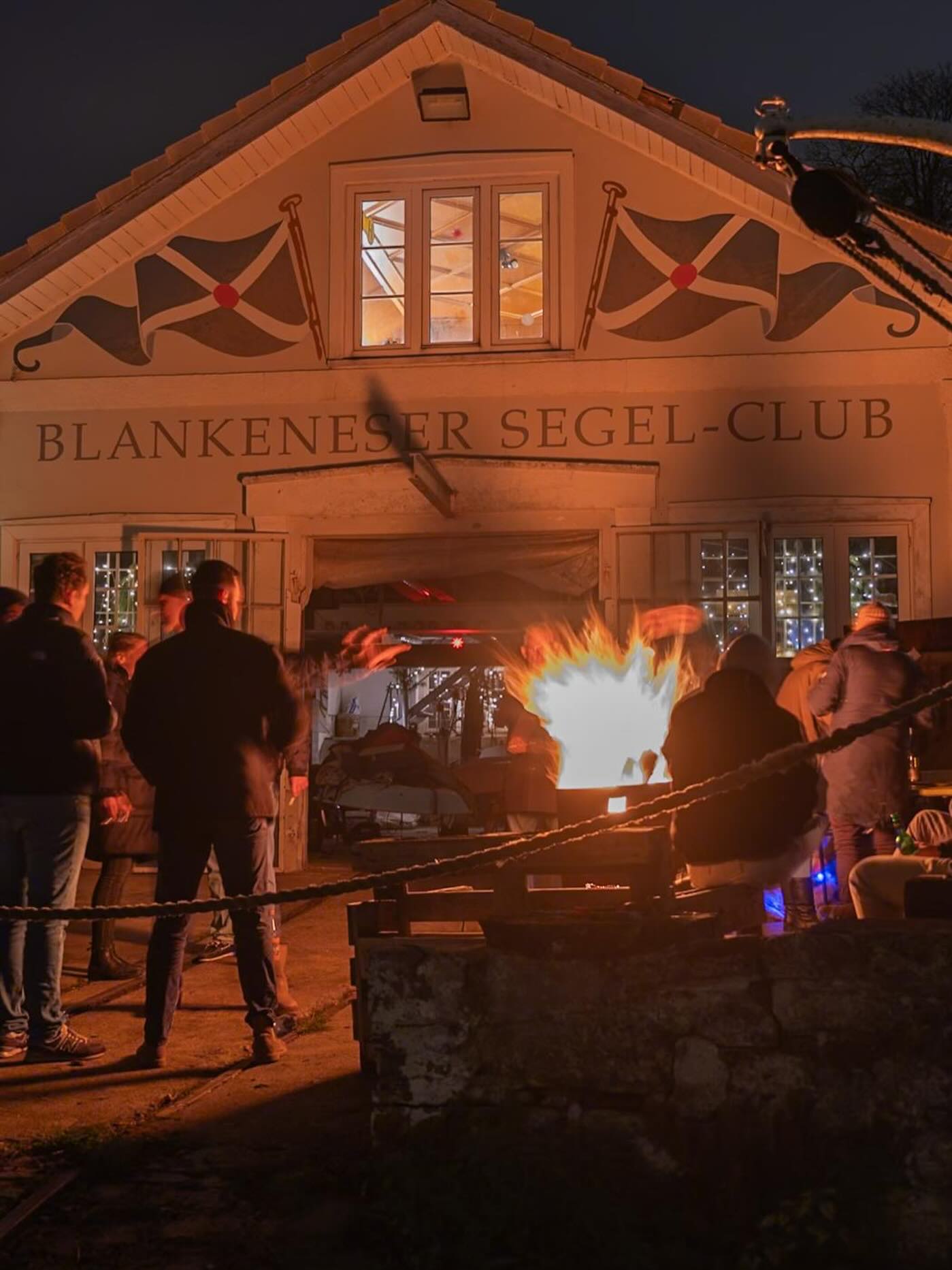 Frohe Weihnachten🎄 

Der Blankeneser Segel-Club wünscht allen Mitgliedern, Freunden und ihren Familien ein schönes Fest, erholsame Feiertage und einen guten Start in ein gesundes und segelreiches neues Jahr. Vielen Dank für ein gemeinsames Jahr voller Gemeinschaft, Sport und Freundschaft. 

#segeln #weihnacht #bootshaus #blankenese