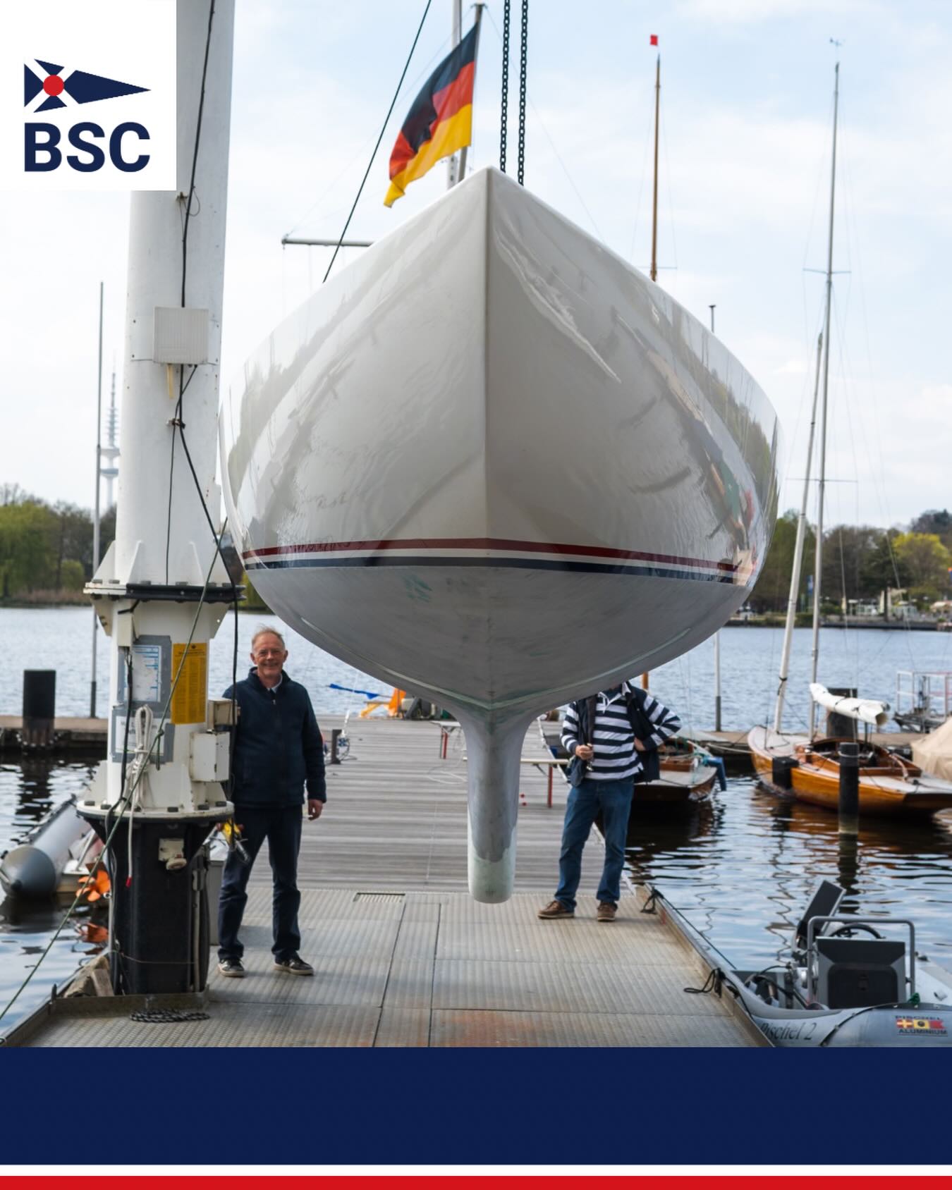 Der Drachen geht ins Wasser.

Vielen Dank an alle, die geholfen haben!

Foto @segel_foto