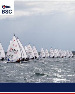 17-22 kn Wind vor Kiel Schilksee heizen den ILCAs beim Kooperationstraining des DSV ordentlich ein. Das Koop bietet die seltene Gelegenheit mit einem großen Feld zu trainieren. Jeweils 70-80 Boote kämpfen hier in ILCA4 und ILCA6 um die besten Startpositionen oder Raum an der Tonne. 

@deutscherseglerverband 

Fotos @segel_foto