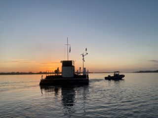 Der Regattaponton verlässt seine Position.

Foto Lama