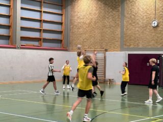 Jede Woche geht’s bei uns richtig ab! Unser ILCA-Team bleibt im Winter topfit mit sportlichen Spielen, Teamgeist und jeder Menge Action – so halten wir uns fit, bis es wieder aufs Wasser geht!