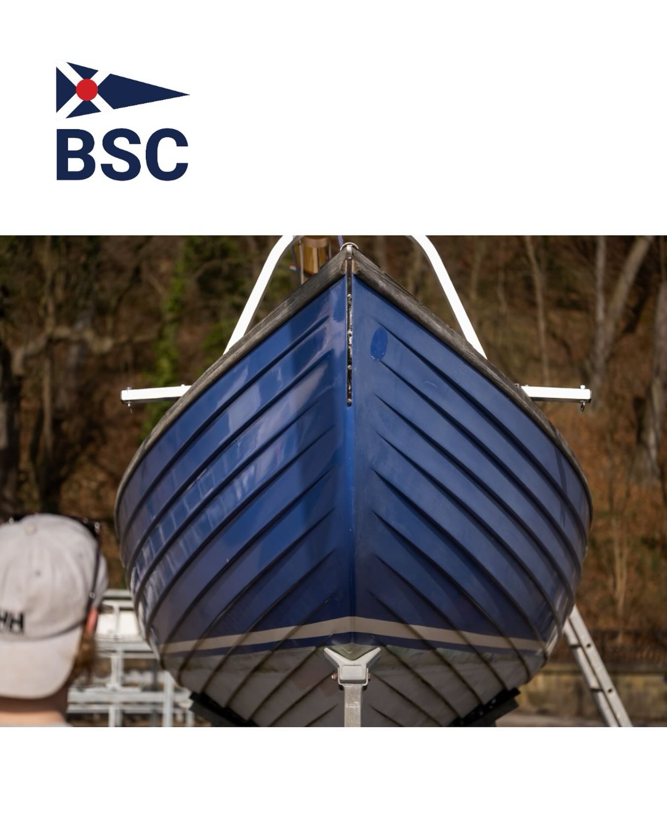 Die Saison ruft immer lauter. Eines der Folkes ist schon poliert, mittlerweile auch die andere Seite. Dank an die, die sich um unsere Boote kümmern!

Foto @segel_foto