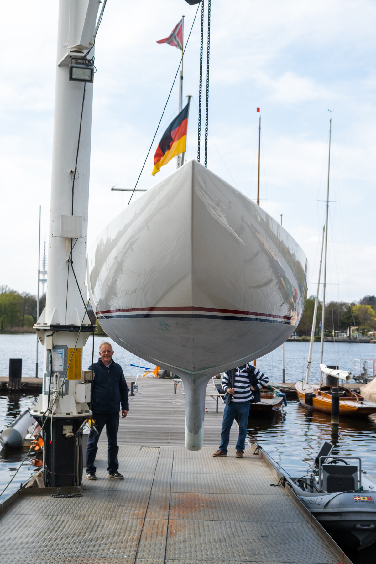Der Drachen segelt auf der Alster